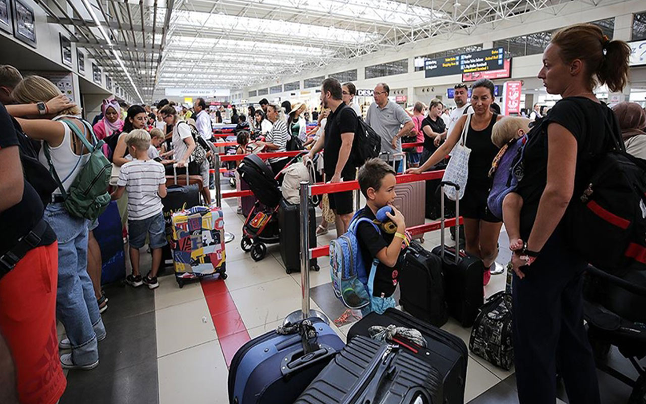 “Antalya Havalimanı 2024’ün yolcu ve uçak trafiği rekorunu kırdı”
