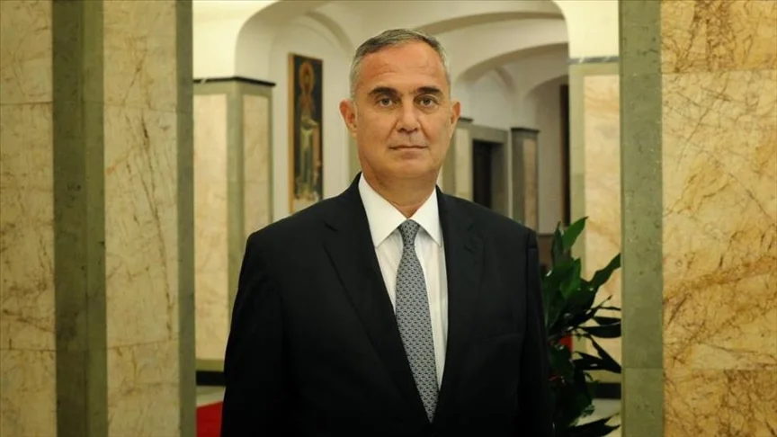 Sururi Çorabatır, Antalya Havalimanında yaşananlara tepki göstererek ilgilileri göreve çağırdı