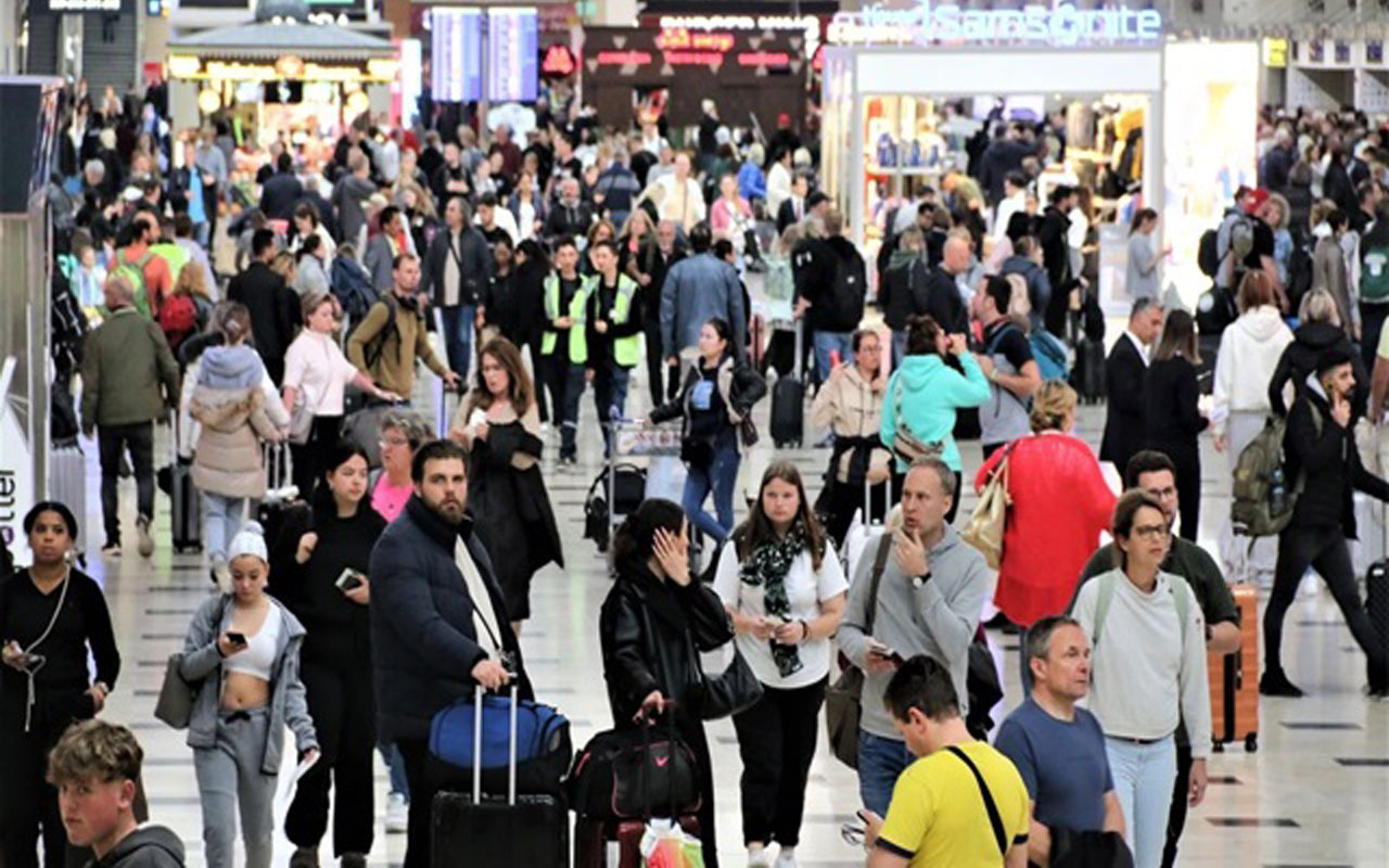 Antalya Havalimanı’nda rötarların artması turizmi olumsuz etkiliyor