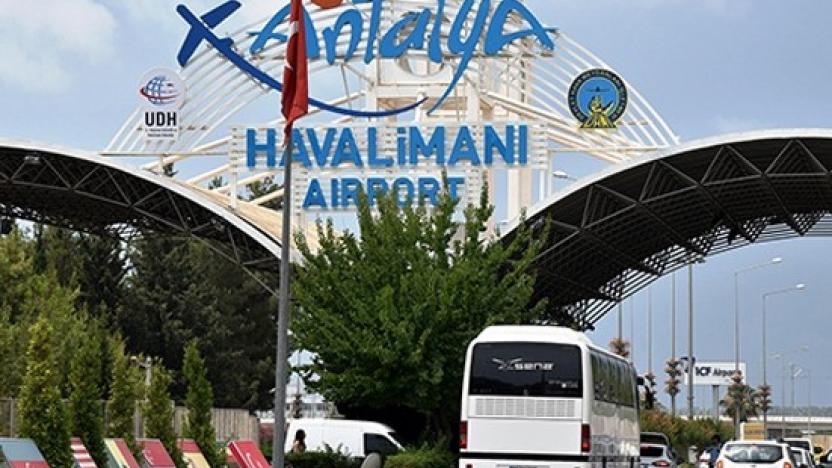 Bakan Ersoy duyurdu! Antalya Havalimanı’nda ziyaretçi rekoru kırıldı!