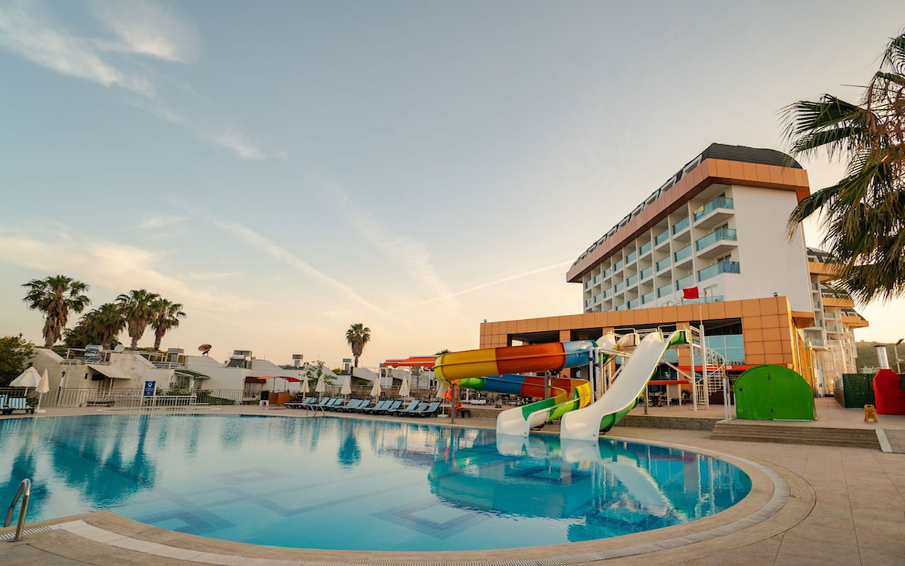 Antalya’da bir otel daha icradan satışa çıkarıldı