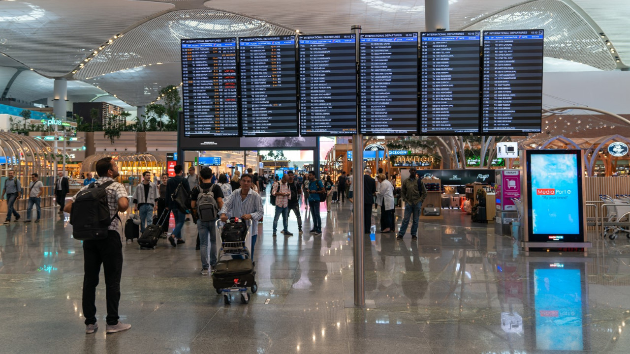 Türkiye’de havalimanlarını 8 ayda 155 milyon yolcu kullandı