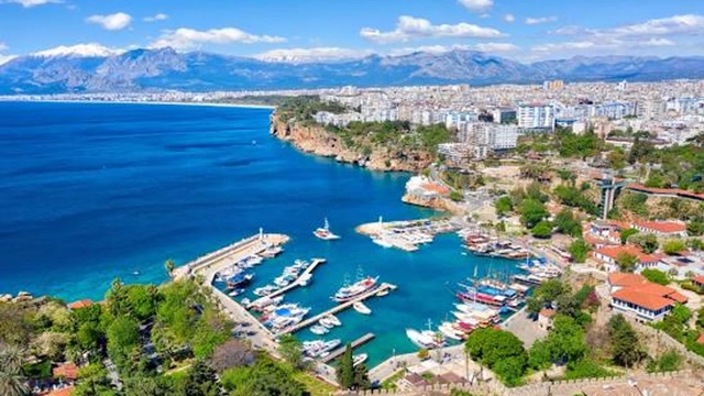 Fitch, Antalya’nın kredi notunu yükseltti