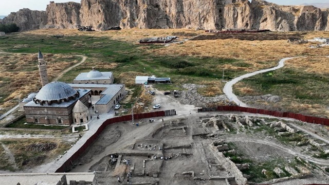 Bakan Ersoy, Eski Van Şehri’nin turizme açılacağı tarihi açıkladı