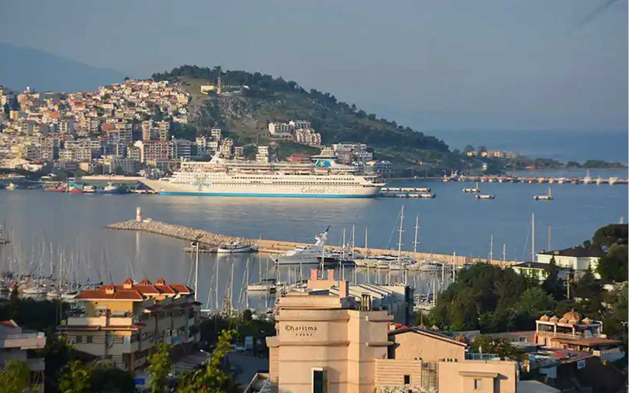 Kuşadası’nda Balkan turist hareketliliği