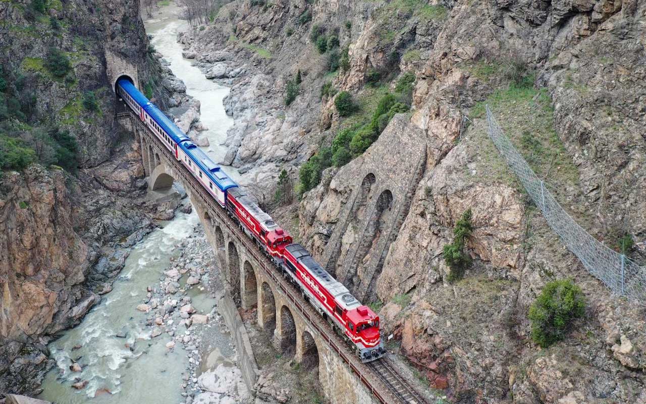 Batı Karadeniz’e Turistik Tren Seferleri Başlıyor: İlk Yolculuk 2 Ekim’de
