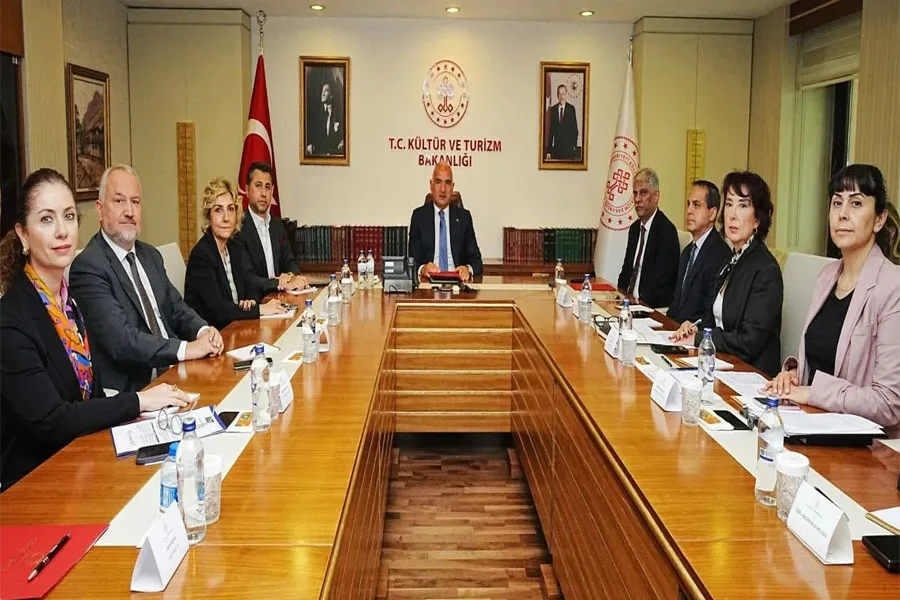 Bakan Ersoy’dan Turizmin Geleceğine Yön Verecek Toplantı