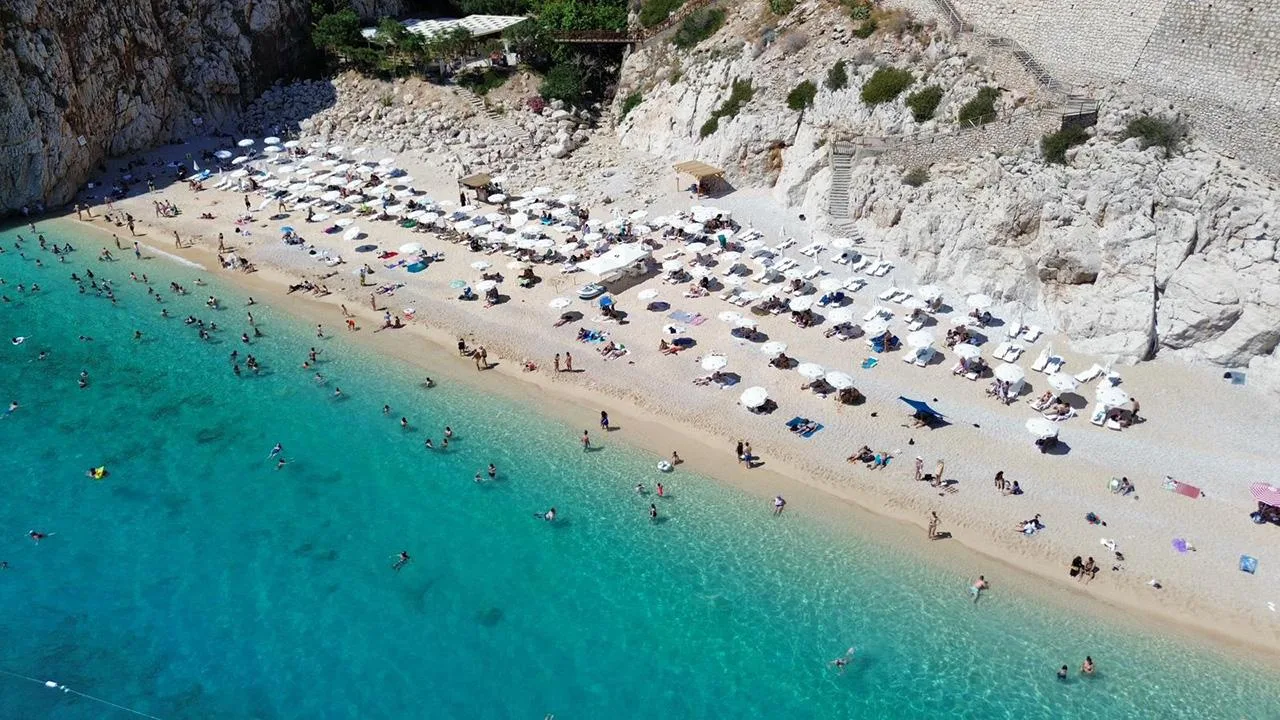 Antalya’da plajlarda sigara yasağı dönemi başladı