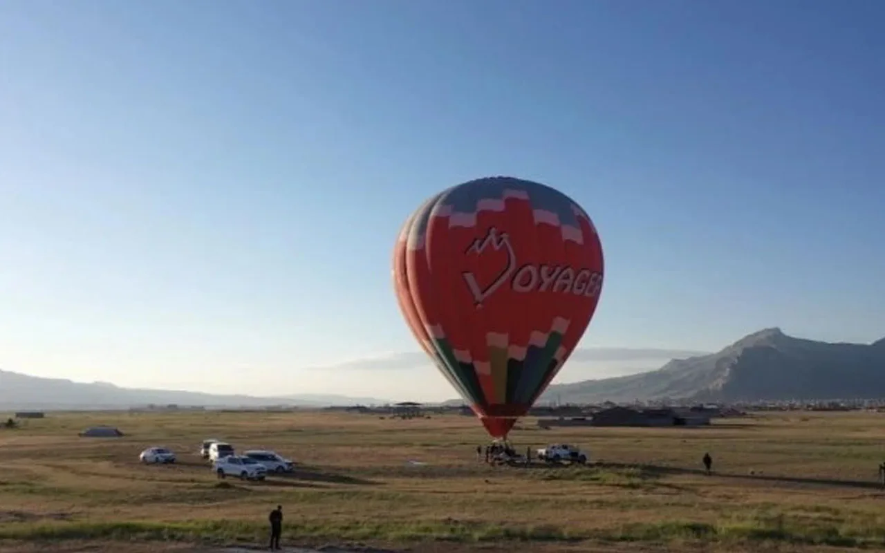Ağrı Dağı’nda sıcak hava balonu turları başlıyor