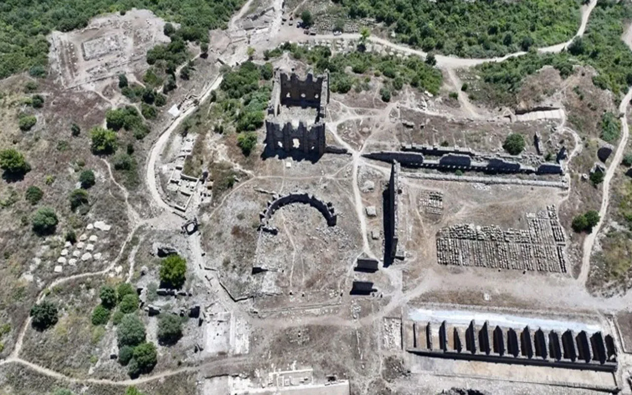 Aspendos’ta 300 metrelik antik cadde keşfi
