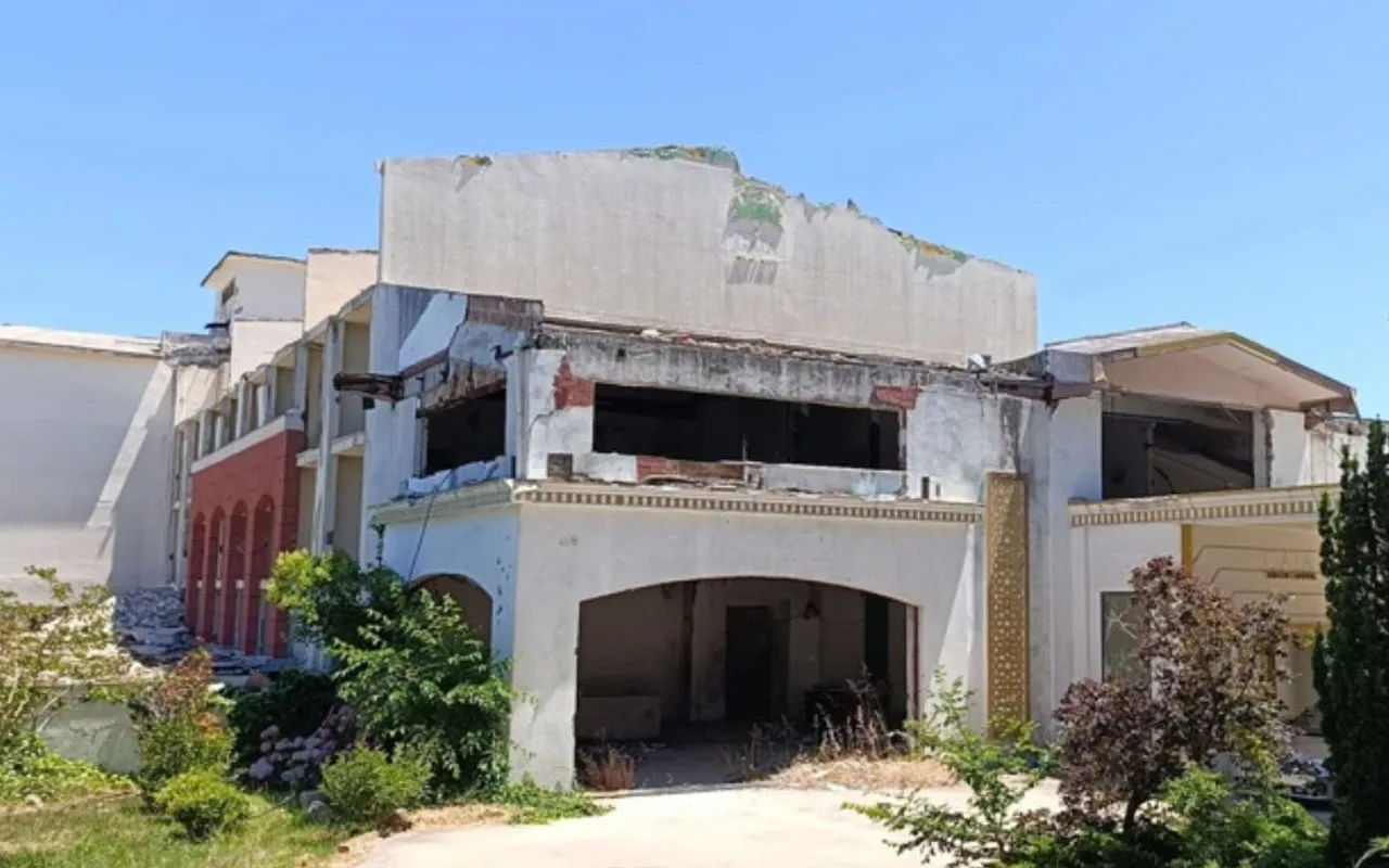 Kerpe’nin 5 yıldızlı oteli enkaza döndü