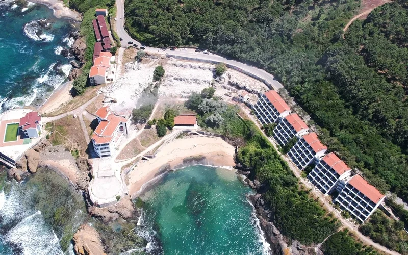 Beykoz’da Yılların Kanayan Yarası Çözülüyor: “Metruk Otel” Yıkılıyor, Yerine Dev Tesis Geliyor!