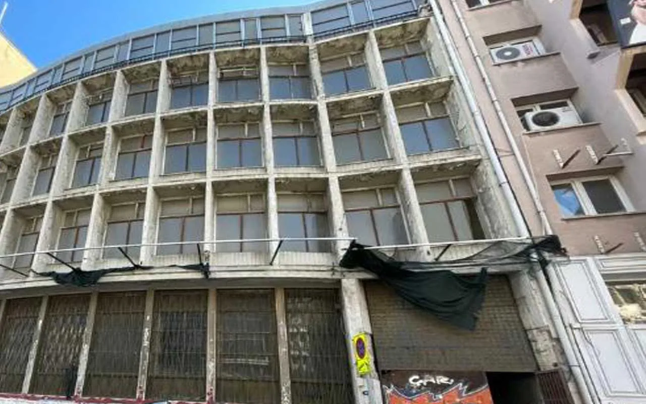 “İzmir’in Tarihi Bankasında Büyük Dönüşüm: Lüks Otel Geliyor”
