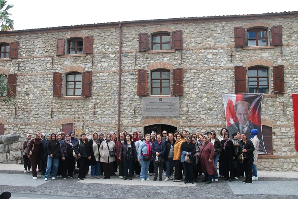 Manisalı Kadınlar Efes Selçuk’un Tarihi Ve Kültürel Mirasını Keşfetti