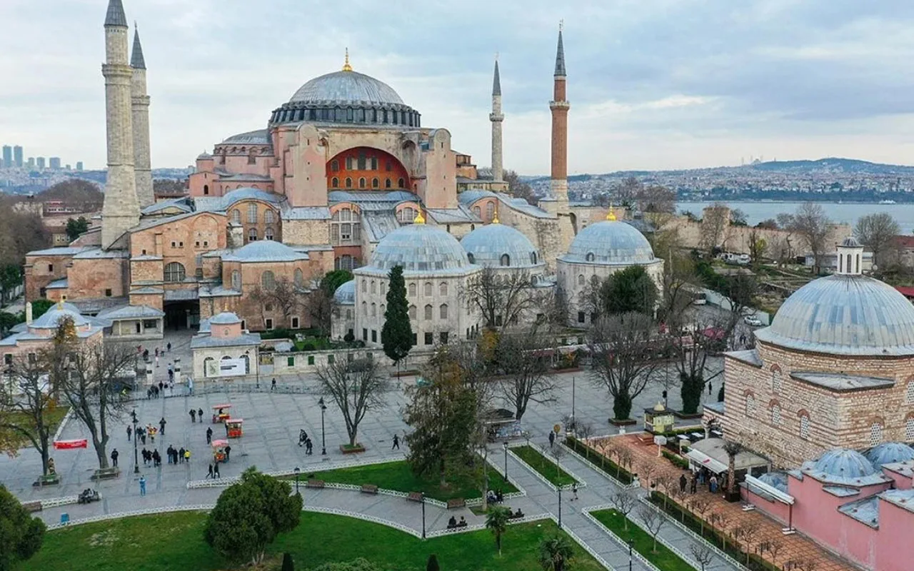 600 yıllık kayıtların izini sürdük: Ayasofya’nın altında ne var?