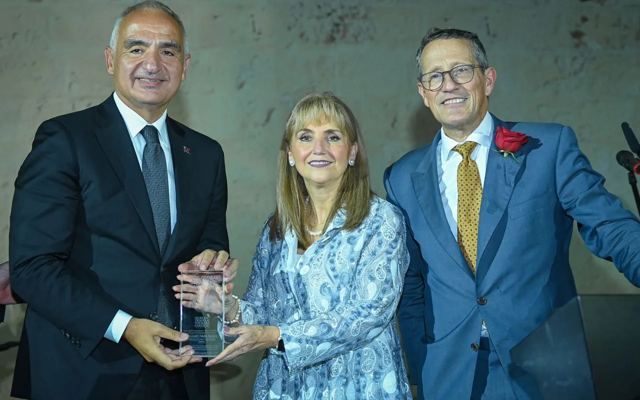 Bakan Ersoy’a WTTC’den turizmde üstün liderlik ödülü