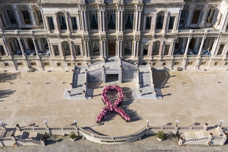 12 YILDIR ÇIRAĞAN PALACE KEMPİNSKİ İSTANBUL VE MEMEDER MEME KANSERİ FARKINDALIĞI İÇİN EL ELE