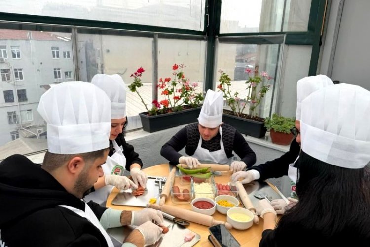 ÖZEL GENÇLER ENFES PİZZALAR HAZIRLADI: MARRIOTT VE DOWN SENDROMLULAR DERNEĞİ BULUŞTU