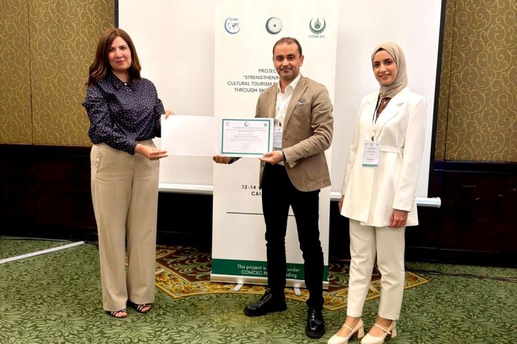 İKÇÜ’DEN KAHİRE’DE ULUSLARARASI TURİZM VE KÜLTÜREL MİRAS YÖNETİMİNE AKADEMİK KATKI