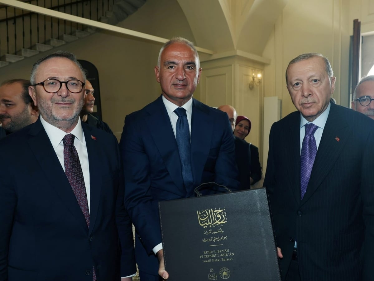 Bursevî’nin 300 yıllık mirası Bakan Ersoy tarafından Cumhurbaşkanı Erdoğan’a takdim edildi