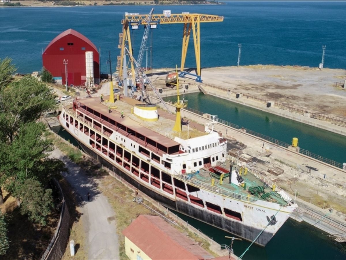 Yüzen otel projesi tamamlanamadı