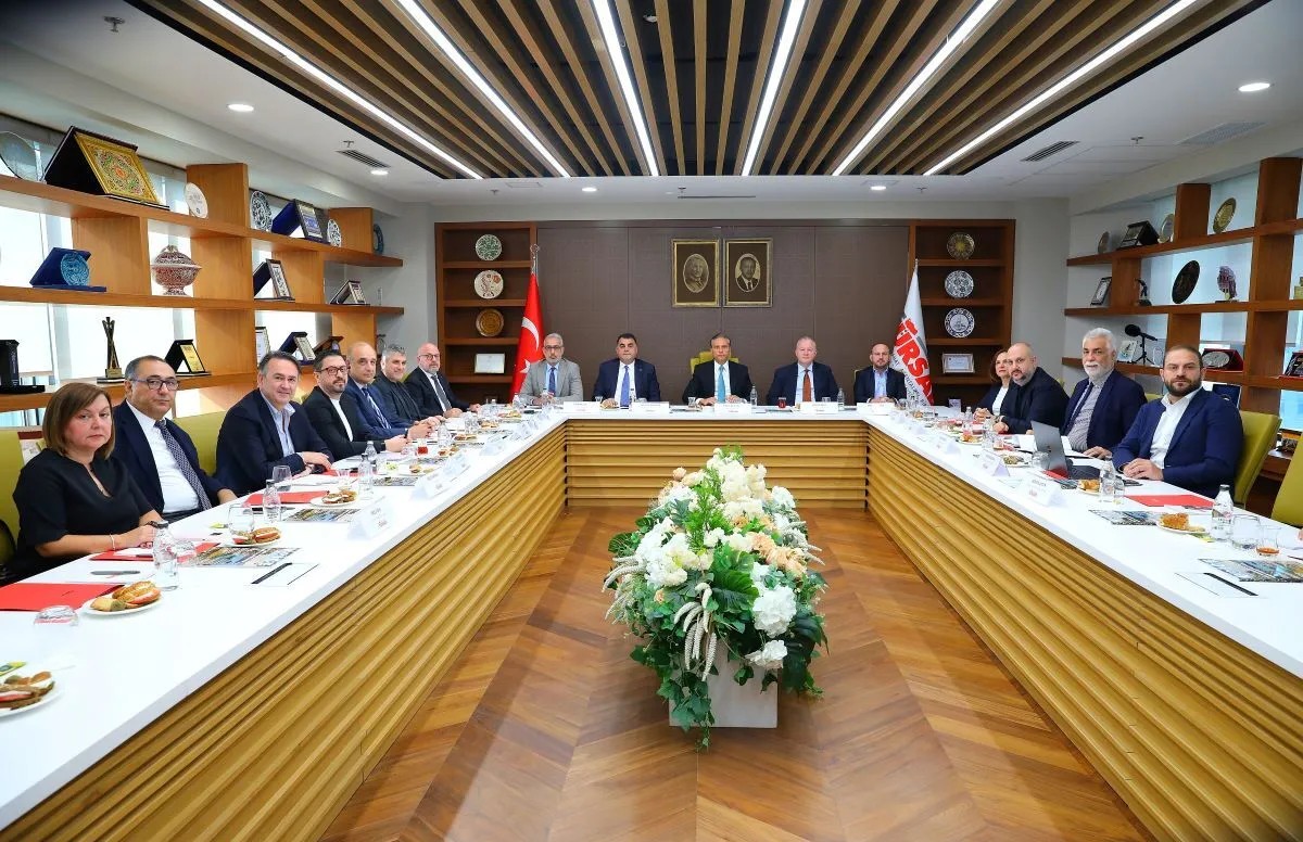 Tur operatörleri ve seyahat acenteleri eşit şartlarda rekabet etmek istiyor