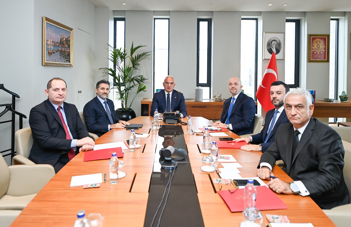 Bakan Ersoy ve THY yönetiminden turizm zirvesi