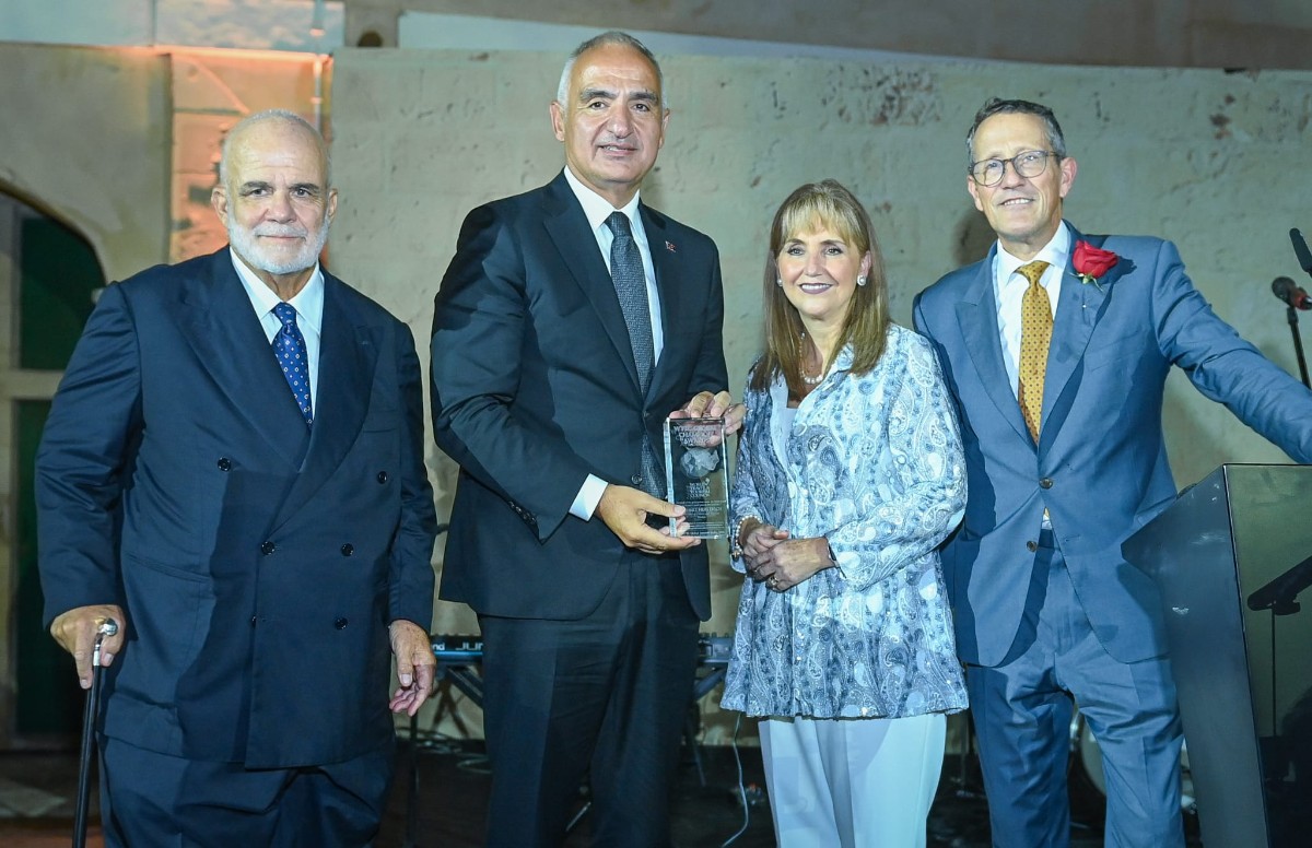 Bakan Ersoy'a WTTC'den Üstün Liderlik ödülü