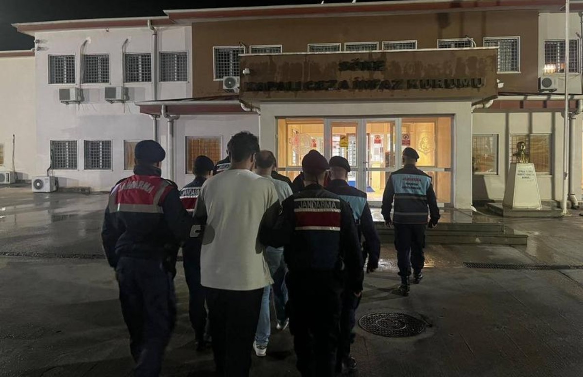 Didim'de otelde 14 düzensiz göçmen yakalandı