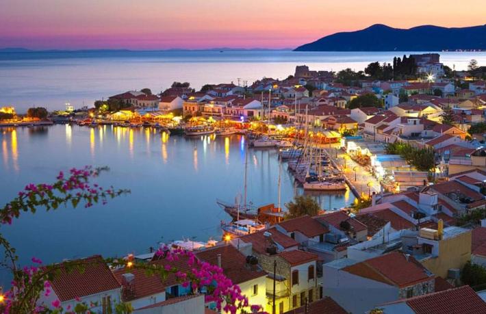 100 Türk turizm acentesi Sisam Adası’na çıkarma yaptı