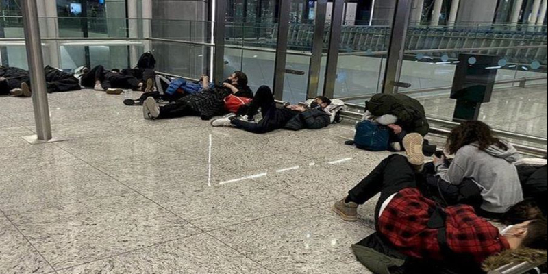 Yurt dışındaki 27 bin Rus turist ülkesine dönemiyor
