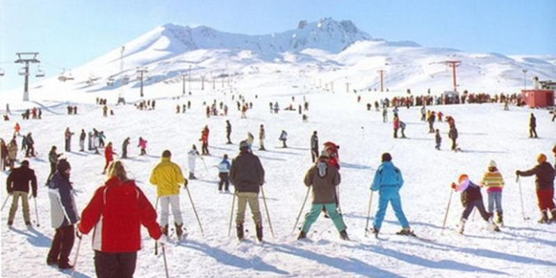 Yurtdışından gelenlere yasak kalktı, sömestr başladı kayak merkezleri doldu