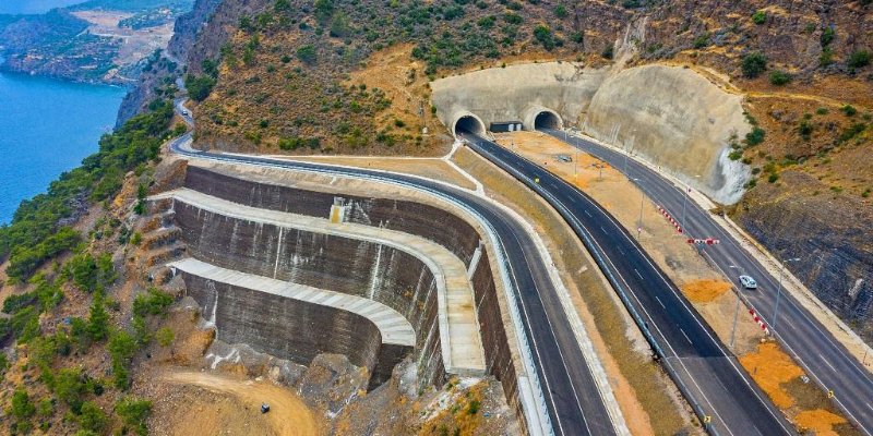 Çeşmeli-Taşucu Otoyolu’nun Kızkalesi Kesimi 19 Ekim’de Trafiğe Açılıyor