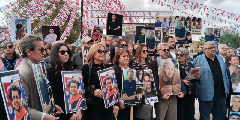 Grand Kartal Hotel Faciasında Ailelerden Ankara’da '78 Can İçin Adalet Nöbeti'