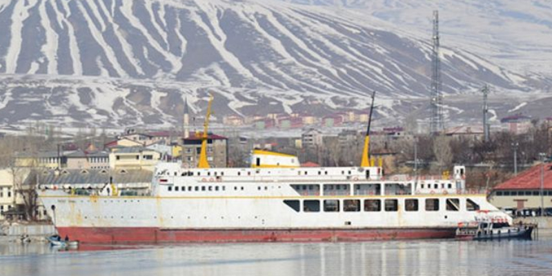 Yüzen otel feribot Van Gölü'nde 