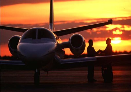 Zenginleşen Asya'ya uçak yetmiyor, pilot savaşı başladı
