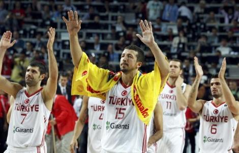 12 dev adam formada 'Türkiye' dedi. Gelin  'Turkey’den vazgeçelim.