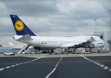 Uyarı grevi Lufthansa'ya 100 milyon euroya mal olacak