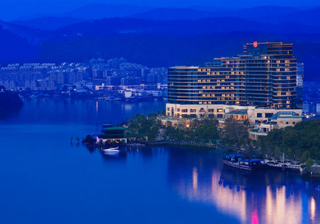 Starwood 1000’inci otelini ‘1000 adalı göl’de açtı