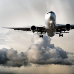 American Airlines battaniye ve yastık için 8 dolar alacak