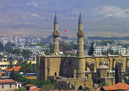 Katar Lefkoşa’ya 150 milyon dolarlık turizm yatırımı yapacak