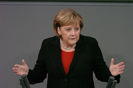 Merkel'den vize için kötü haber; Vize kolaylığı şimdilik yok!