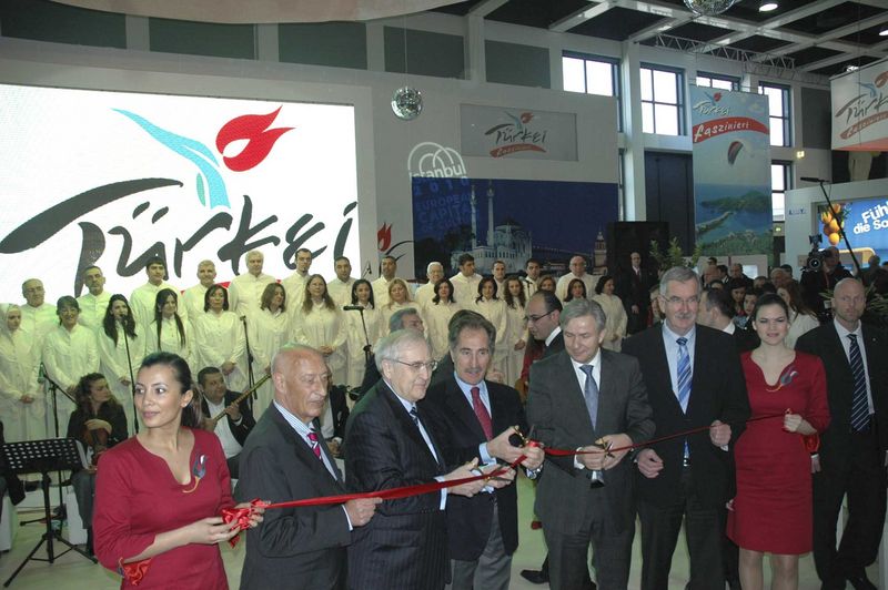 Mevlüt Yeni, ITB Berlin'i yazdı