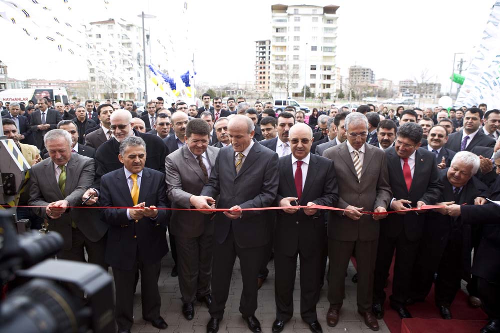 İstikbal, Bellona ve Regina'dan büyük açılış şöleni