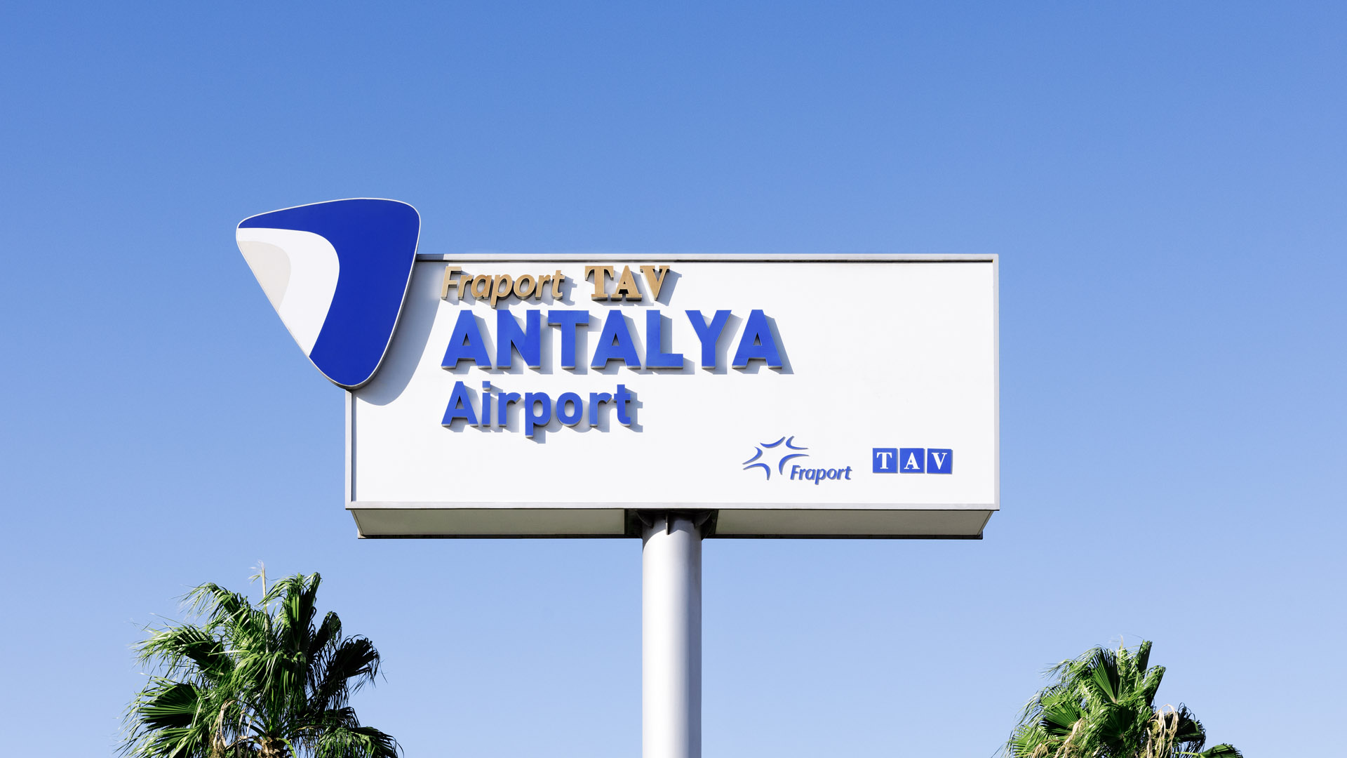 Financial Times üzerinden Antalya Havalimanı'nın işletmecisi TAV’a ceza tehdidi