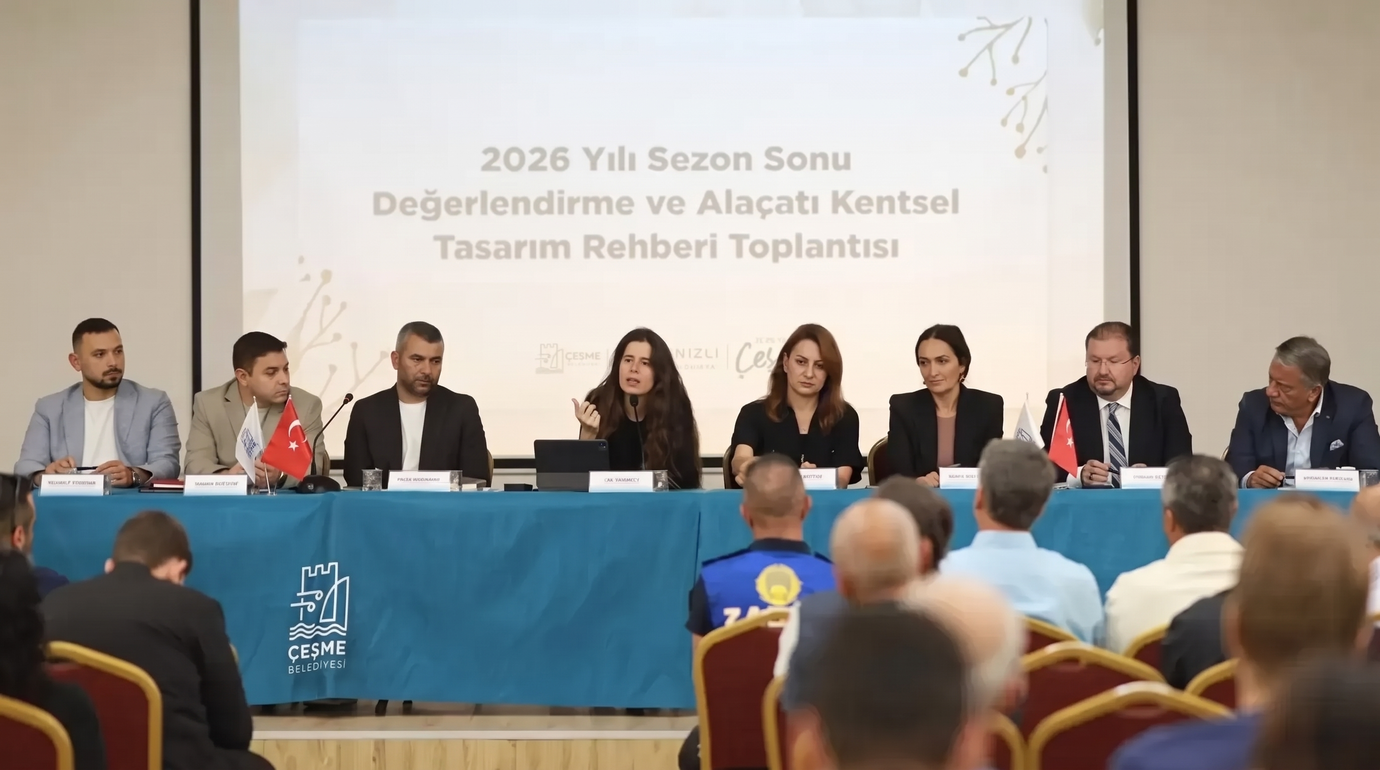 Çeşme'de turizm zirvesi! Belediye ve sektör temsilcileri buluştu