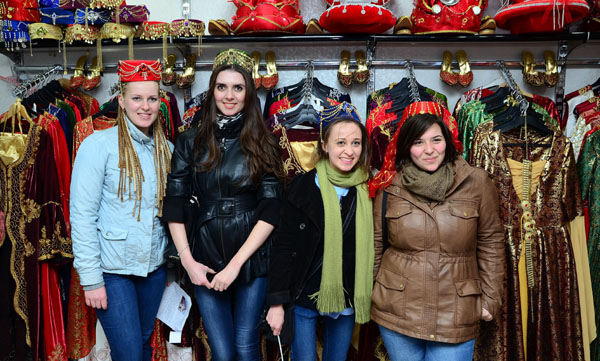 15 ülkede İzmir'i tanıtacaklar