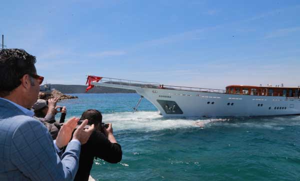 ''Zanziba'' denizle buluştu