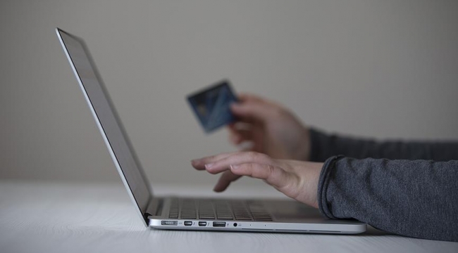 100 kişiden 80'i uçak biletini internetten alıyor