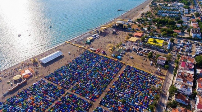 Zeytinli Rock Festivali'ne katılanlar çevre temizliği yaptı